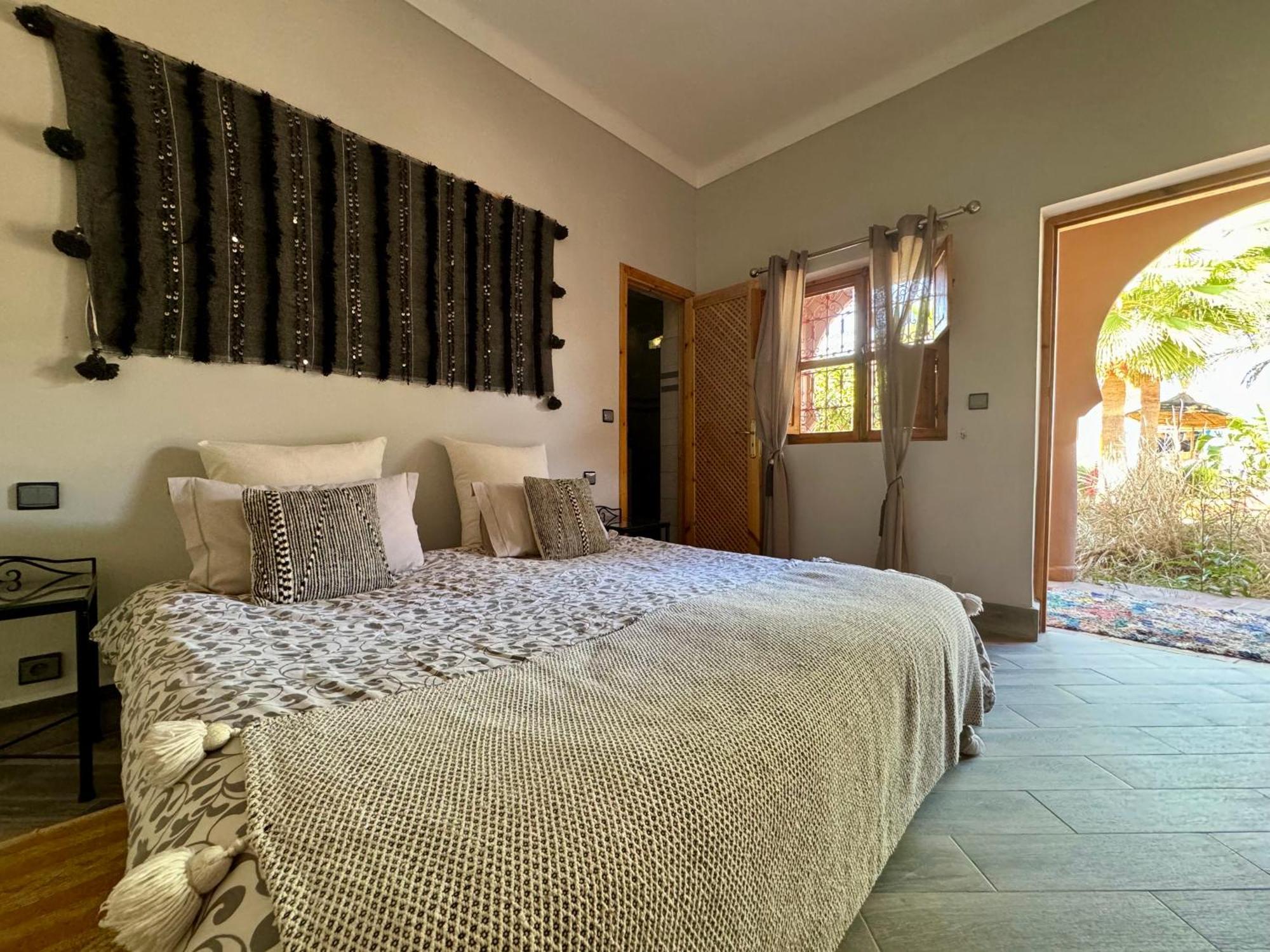 Hotel Jenny Lynn Tazrou Habitación foto